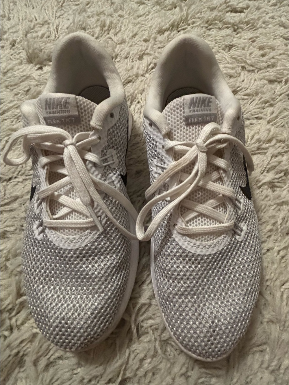 Nike Women's White and Black Knit Training Sneakers Size 6.5